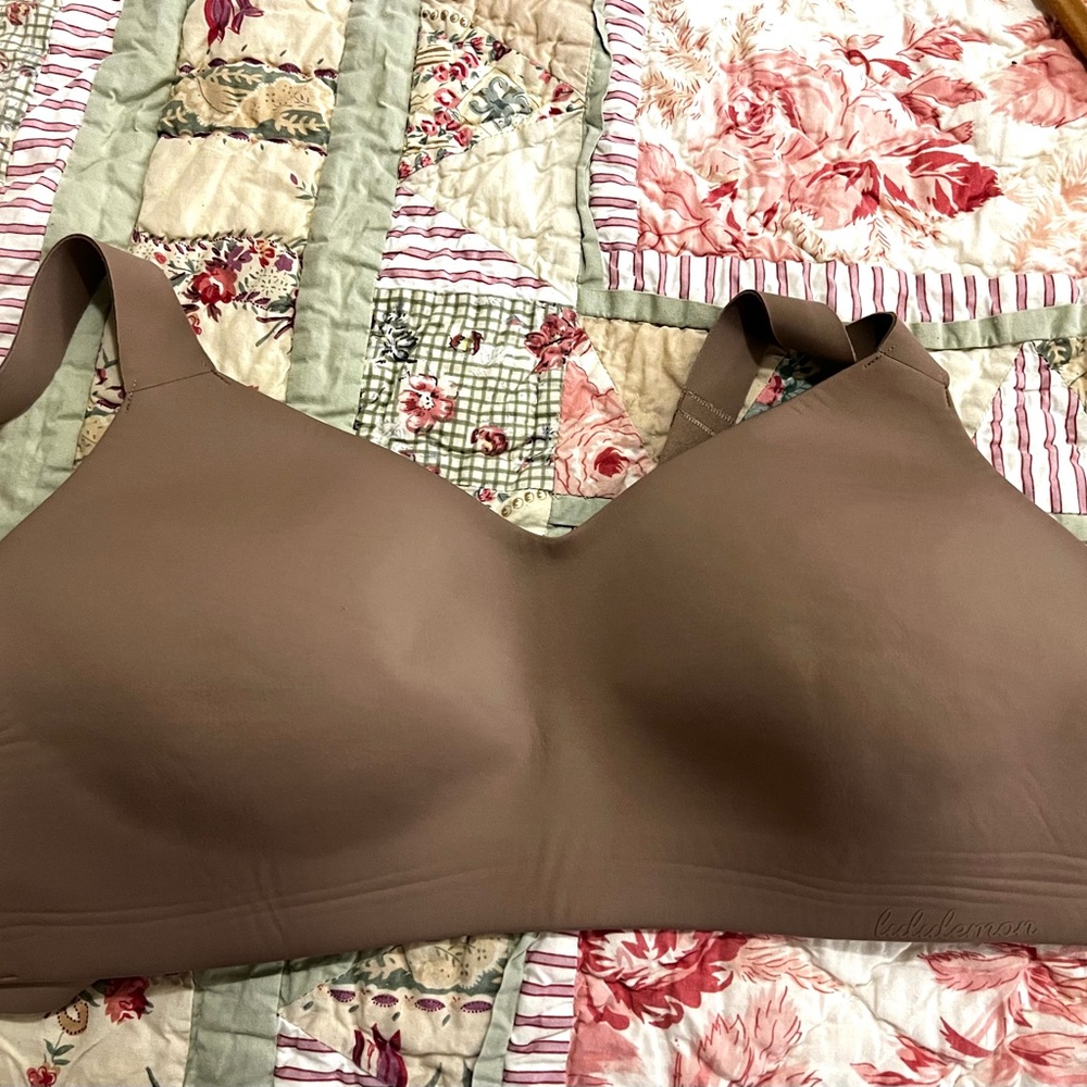 Lululemon Seamless Wireless Bra 36DD